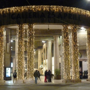 LED Lichterkette 20m 200 MaxiLeds warmwei� Kabel weiss