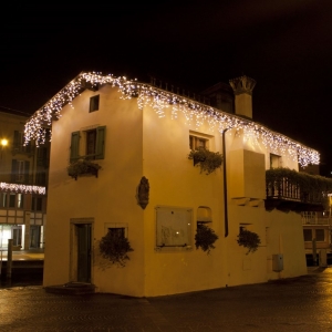 ICE LIGHT 3 x 0,9 m verl�ngerbar bis 45 m / 228 warm-wei�e MaxiLeds mit 36 Flash-Led kw