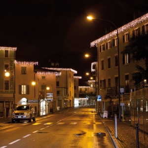 ICE LIGHT 3 x 0,9 m verl�ngerbar bis 45 m / 228 warm-wei�e MaxiLeds mit 36 Flash-Led kw