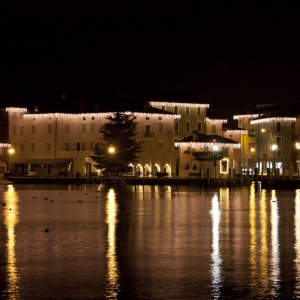 ICE LIGHT 3 x 0,9 m verl�ngerbar bis 45 m / 228 warm-wei�e MaxiLeds mit 36 Flash-Led kw